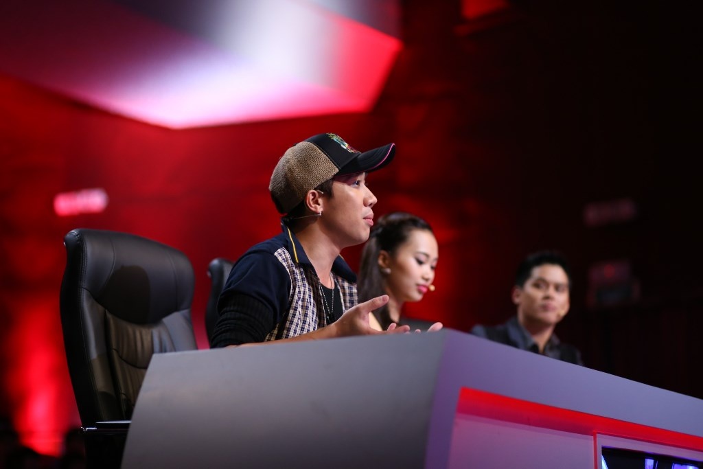 Trước khi bước vào 9 phần dự thi, Trấn Thành đã có những chia sẻ: “Tôi sẽ đóng vai công bằng. Ttôi đến với ghế nóng Vũ điệu tuổi xanh mang theo 2 tâm lý. Tôi háo hức khi đến với chương trình này để xem các bé có làm tốt hay chưa. Bên cạnh đó là tâm lý hồi hộp. Khi các bạn lớn nói kiểu nào các bạn cũng hiểu là sai, chưa tốt để phát huy hoặc hạn chế. Nhưng với các em nhỏ tôi phải nói sao cho các bạn đỡ xúc động nhất, đỡ chấn động nhất”.