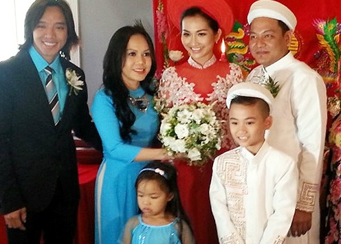 Viet Huong khoc trong le ruoc dau o My cua Kim Hien hinh anh