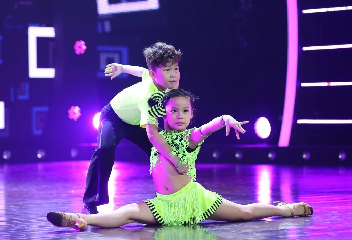 Đức Huy - Thục Nhi với điệu cha cha cha trên nền nhạc S&M đã xuất sắc giành đứng ở vị trí thứ 2. Biên đạo John Huy Trần chia sẻ ngắn gọn:
