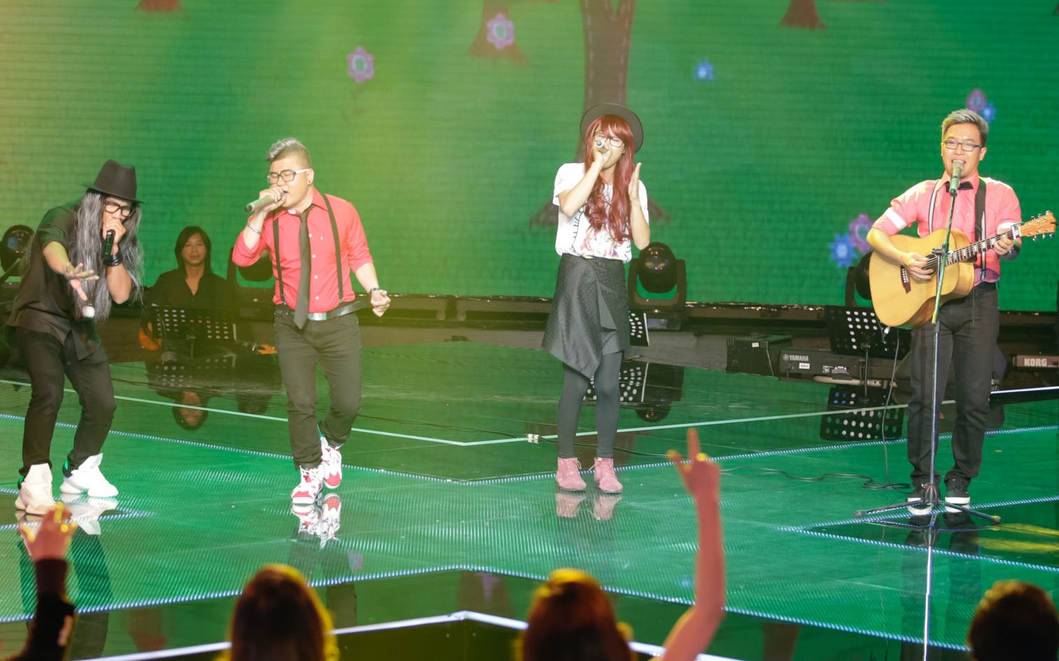 F-Band gay sot voi Bon chu lam hinh anh