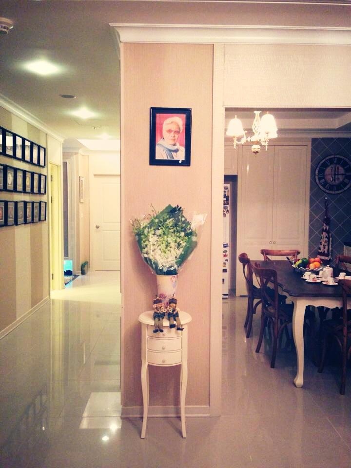 Tất nhiên gian bếp cũng không thể thiếu, nơi đây được bày trí gọn gàng và mở ra một không gian mới. 