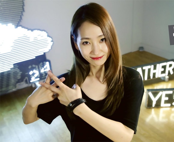 Mới đây, Ye Eun (Yenny) của Wonder girls đã chính thức bắt đầu sự nghiệp solo với album đầu tay Me? và MV Ain’t nobody bằng nghệ danh mới là HA:TFELT. Cái tên tưởng chừng như “kì dị” khiến tất cả những người mới gặp lần đầu phải bối rối mà thực ra lại mang một ý nghĩa rất đặc biệt: là sự kết hợp giữa “hot” (nóng) và “heartfelt” (chân thành). Cách phát âm của HA:TFELT tương tự như Hot-felt.