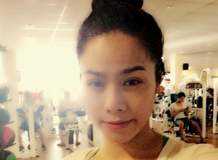 Nhat Kim Anh xinh tuoi trong phong gym hinh anh