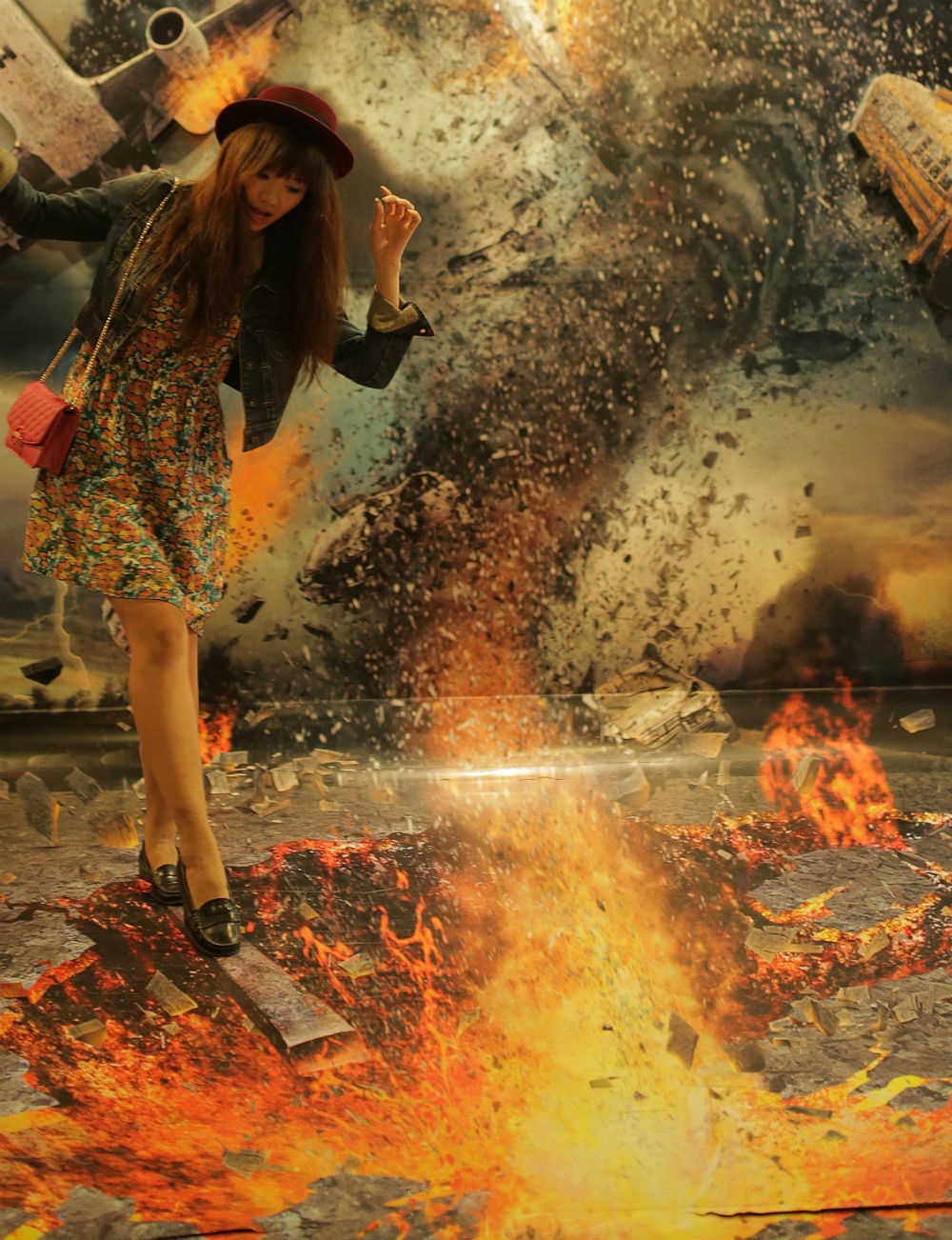 Hari đã từng thấy bão lớn tại Việt Nam nên cô ấy hiểu rất rõ sự cuồng nộ của một cơn bão là như thế nào.