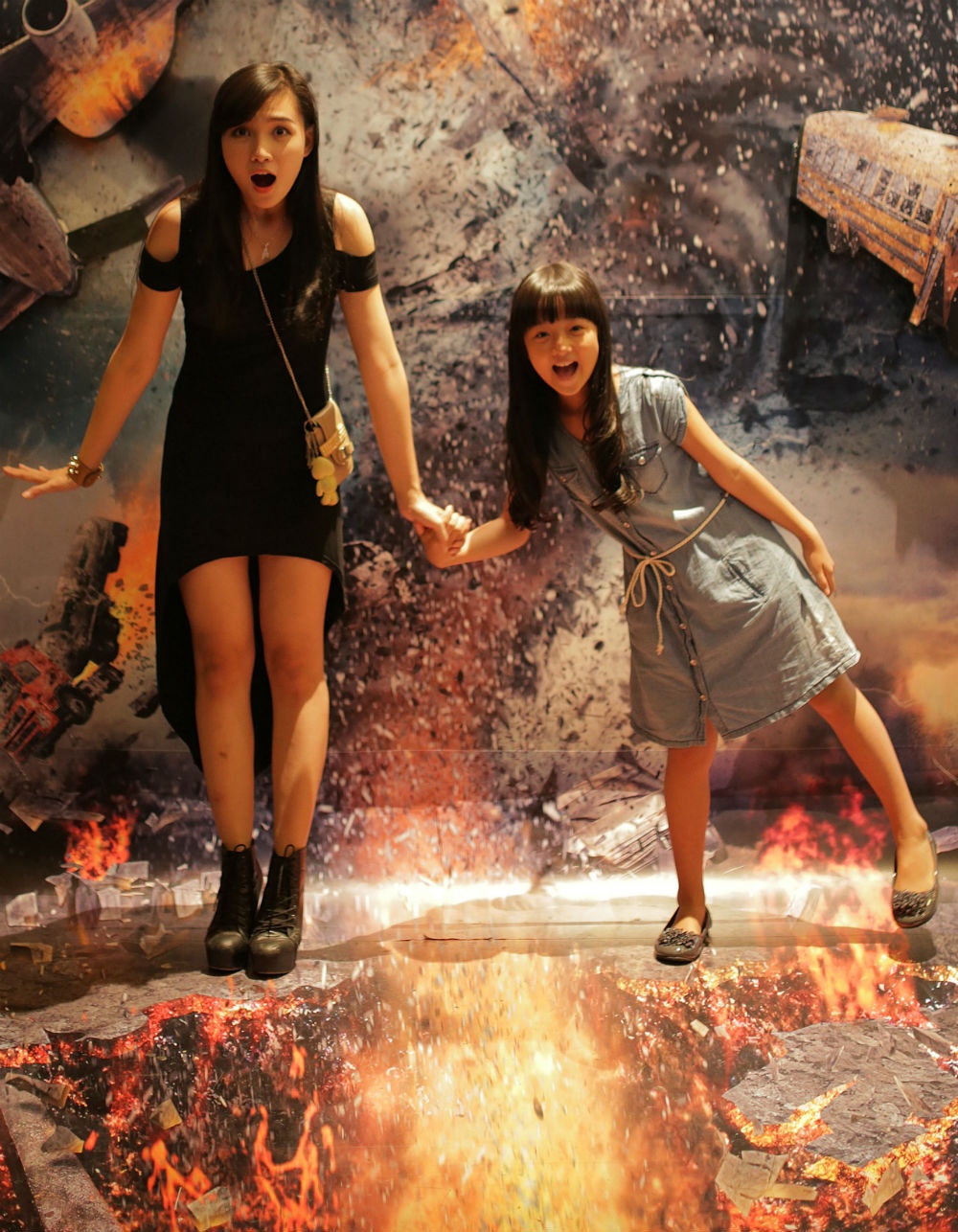 Với Hồng Ân và Thanh Mỹ - Chi lớn và Chi nhỏ của bộ phim Đoạt hồn lại là 2 trải nghiệm khác nhau. Nếu “ma nữ” Thanh Mỹ thích thú với cơn bão thì Hồng Ân lại đau đớn sự hoang tàn mà cơn bão trong phim đem lại.