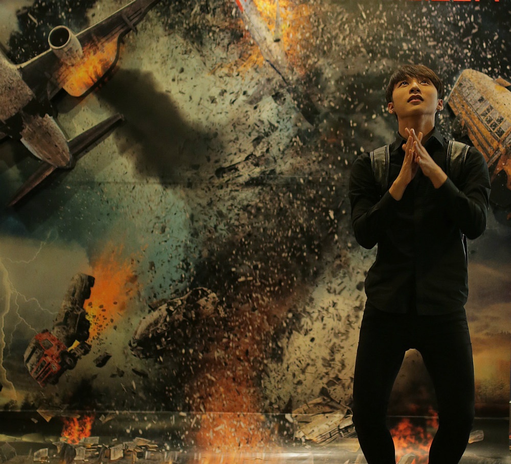 Nam ca sĩ điển trai