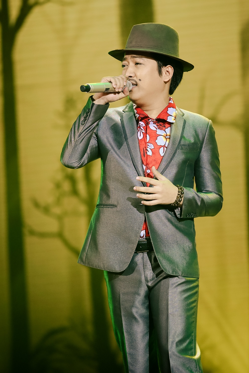 Trường Giang chọn ca khúc Dấu tình sầu làm nhiều người lo lắng vì chất giọng và sự cảm thụ của anh không tốt.