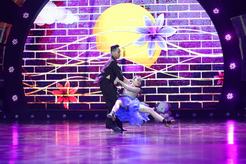 Về vị trí thứ 3 là Minh Anh và Gia Bảo. Minh Anh trong 2 lần xuất hiện trước đều được giám khảo Trấn Thành đánh giá có tố chất của một ngôi sao, với biểu cảm khuôn mặt rất chuyên nghiệp trong bất kỳ hoàn cảnh nào. Lựa chọn thể loại rumba cho tuần thi này, cặp đôi thể hiện khá trơn tru và nhận được những nhận xét tích cực từ ban giám khảo. 