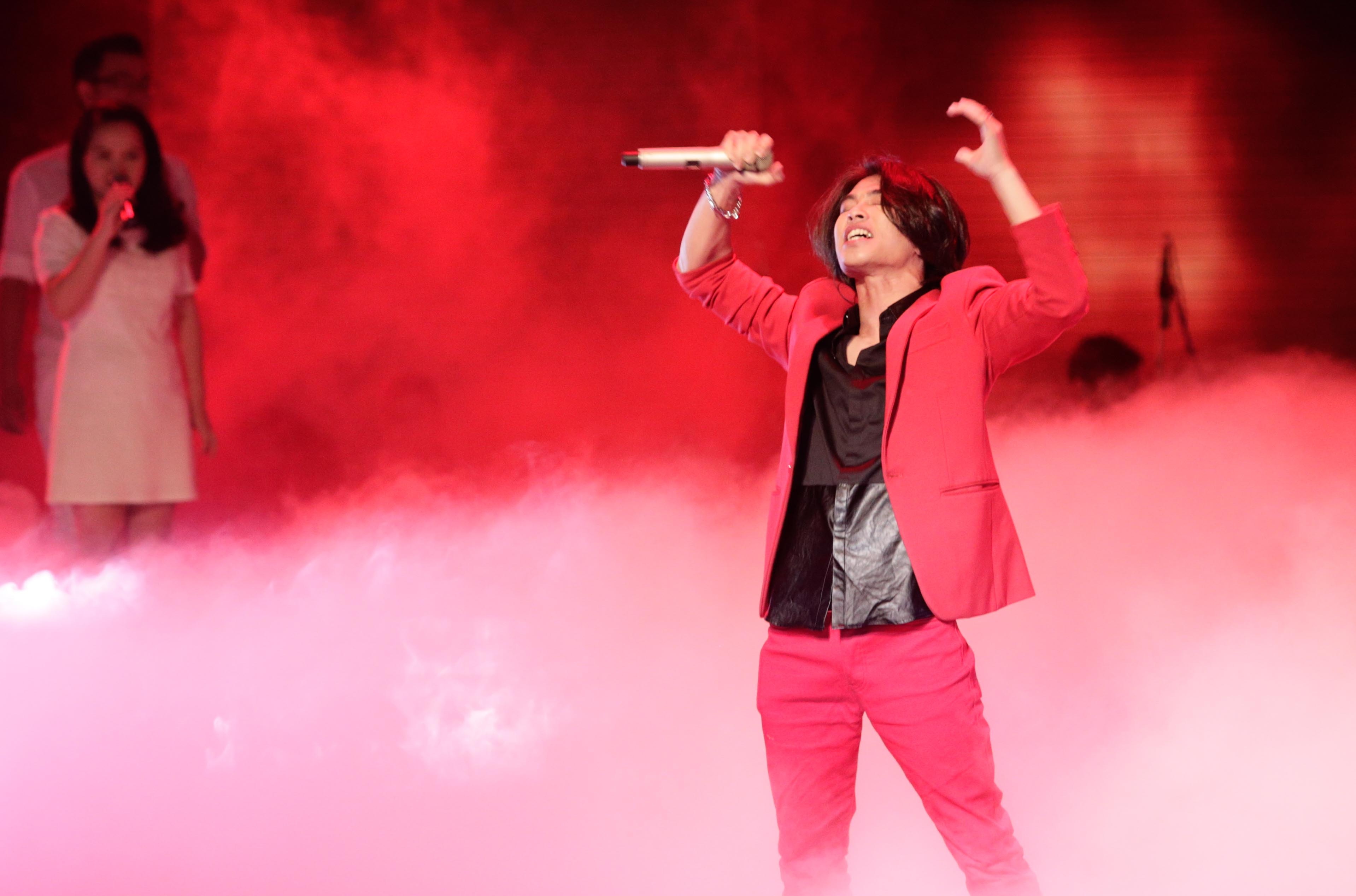 Tích Kỳ nam tính và bụi bặm khi hát Lột xác, điều này đã giúp cho phiên bản của chàng trai 17 tuổi trở nên có hồn hơn. Nhạc sĩ Dương Khắc Linh ví von “con quỷ” trong người Tích Kỳ được giải thoát một cách tự nhiên. HLV Hồ Quỳnh Hương cũng cảm nhận được sự trưởng thành của học trò.