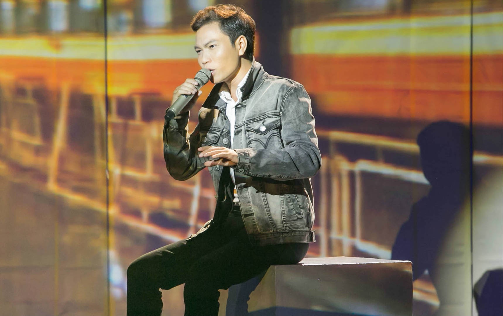 Quang Dai hat Tinh nhu may khoi hinh anh