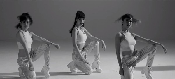 Hình ảnh mới của Đông Nhi trong MV Lắng nghe tim em.