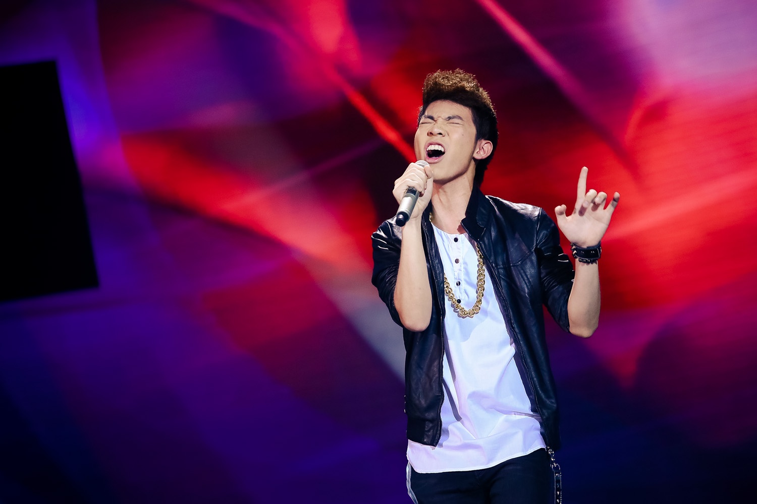 Trung Thành thiếu đi sự đột phá khi trình diễn Lonely và chàng trai Hà Nội nhanh chóng thương lượng để nhận tiền thưởng 10 triệu đồng. Kết quả Lan Anh thắng áp đảo với tỷ số 90/11.