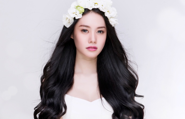 Linh Chi lay lai ve trong sang sau loat anh goi cam hinh anh