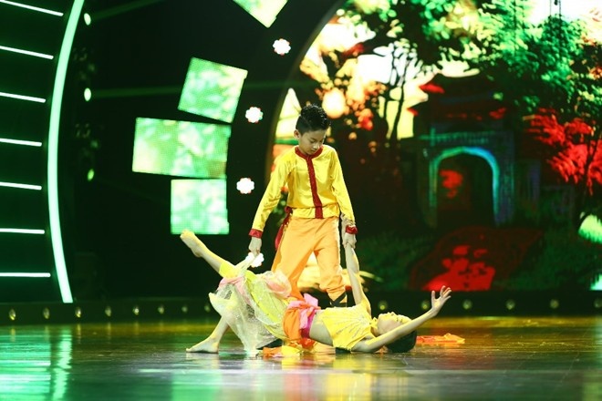 Đại diện cho bảng A gồm 3 đội: An Bình - Thúy Vy, Gia Bảo - Gia Linh, Tuấn Phong - Hương Giang. Đại diện cho bảng B có: Đức Huy - Thục Nhi, Anh Đức - Thục Hiền, Gia Bảo - Minh Anh. 2 đôi xuất sắc vượt qua đêm play - off: Minh Triết - Bích Ngọc và Hoàng Hiệp - Thùy Linh.