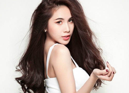 Thuy Tien vap nghi an dung photoshop de co vong eo con kien hinh anh