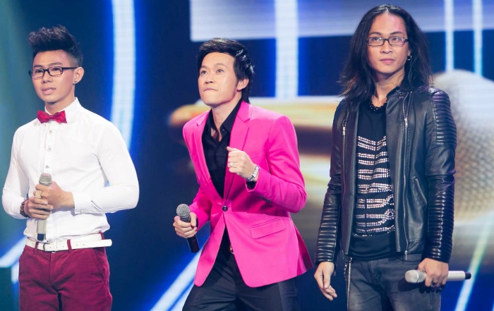 Hoai Linh nai ni thi sinh nhan tien hinh anh