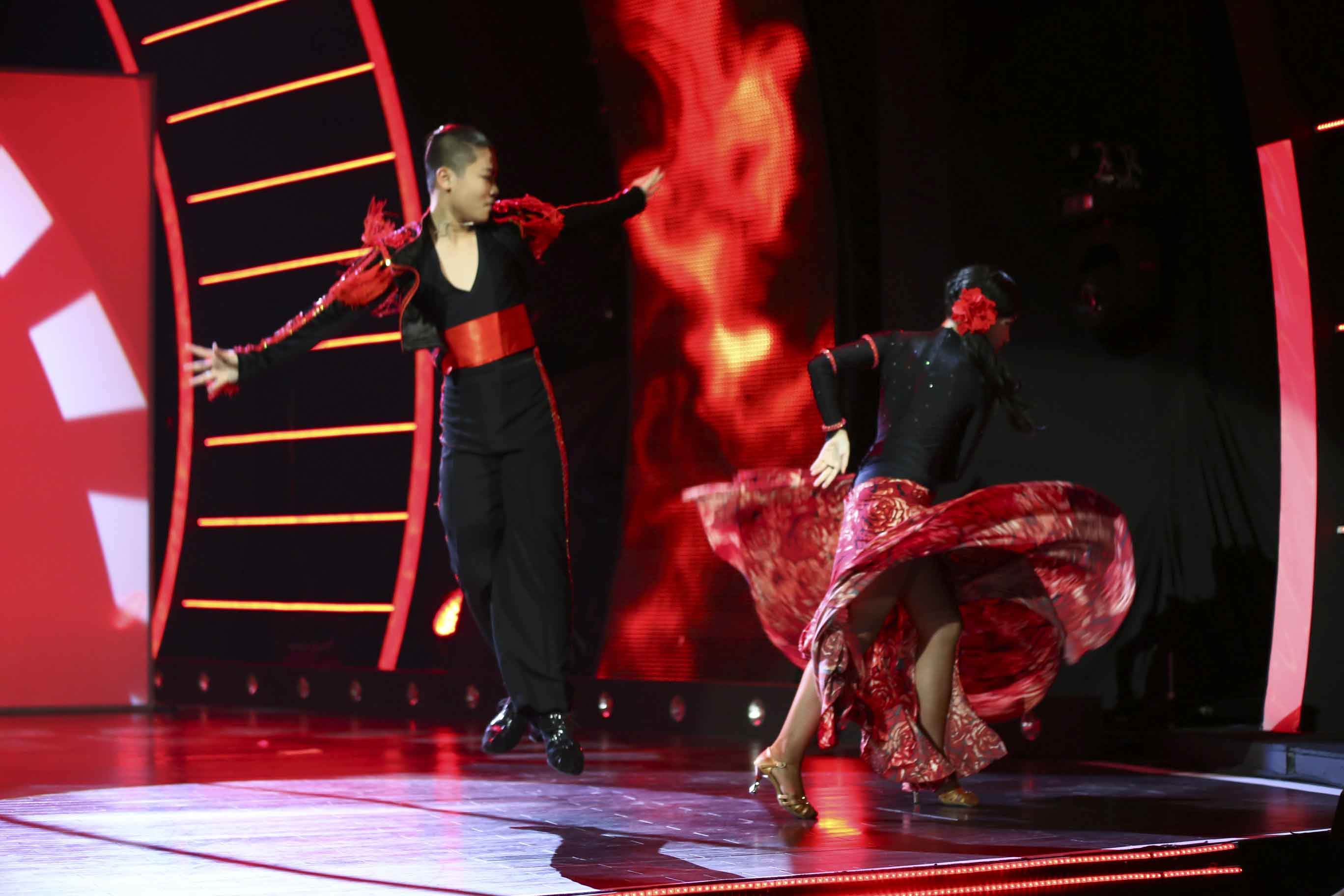 Trái lại với An Binh - Thúy Vy, Anh Đức - Thục Hiền xuất hiện không mấy đình đám. Đây là cặp đôi lớn tuổi của cuộc thi, 2 em đều đã bước sang tuổi 13 và có nhiều năm kinh nghiệm tranh giải trong nghề.