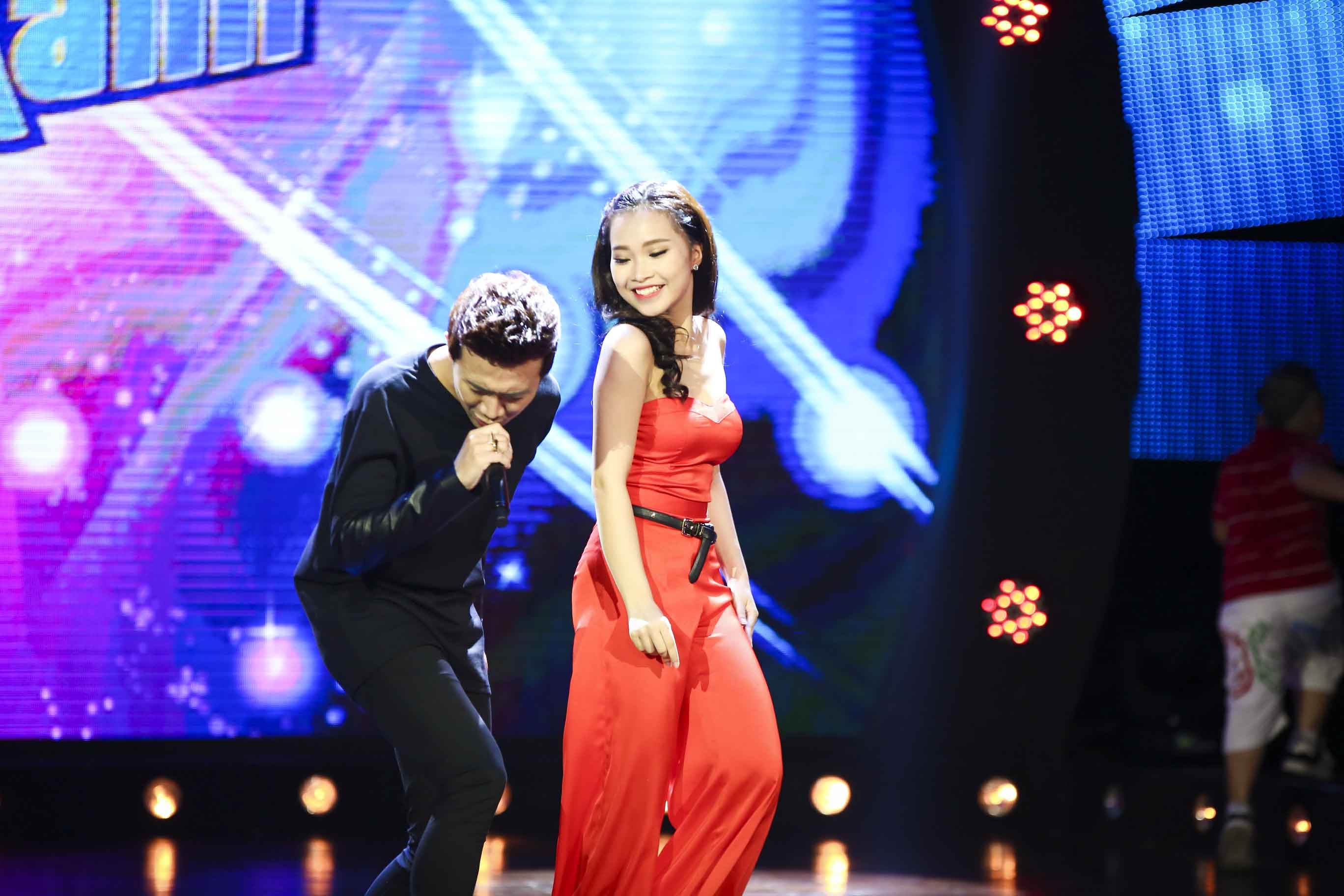 Mở đầu cho đêm chung kết là màn kết hợp của Trấn Thành - Nhã Khanh - John Huy Trần trong sở trường của họ. Trấn Thành hát và Nhã Khanh - John Huy Trần nhảy minh họa.