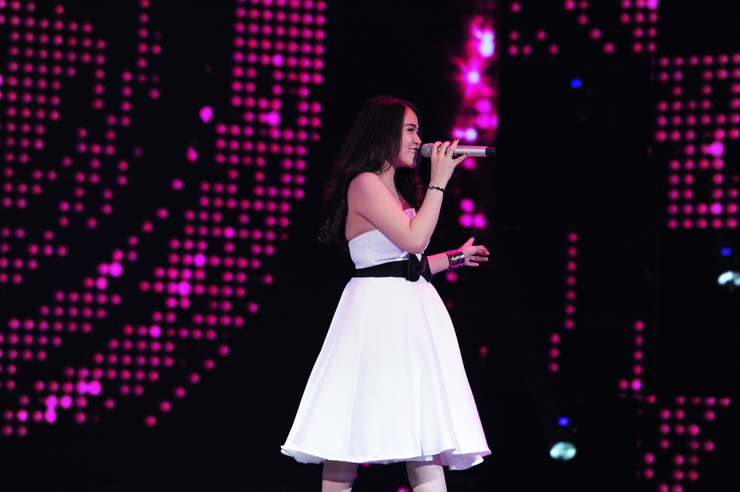 Sau khi đánh mất thiện cảm từ chiến thắng hụt với Lương Chí Cường, Diễm Hương bước vào trận đấu với tâm thế yếu hẳn. Ca khúc Thư chưa gửi anh mà cô thể hiện không được đánh giá cao so với đối thủ. 