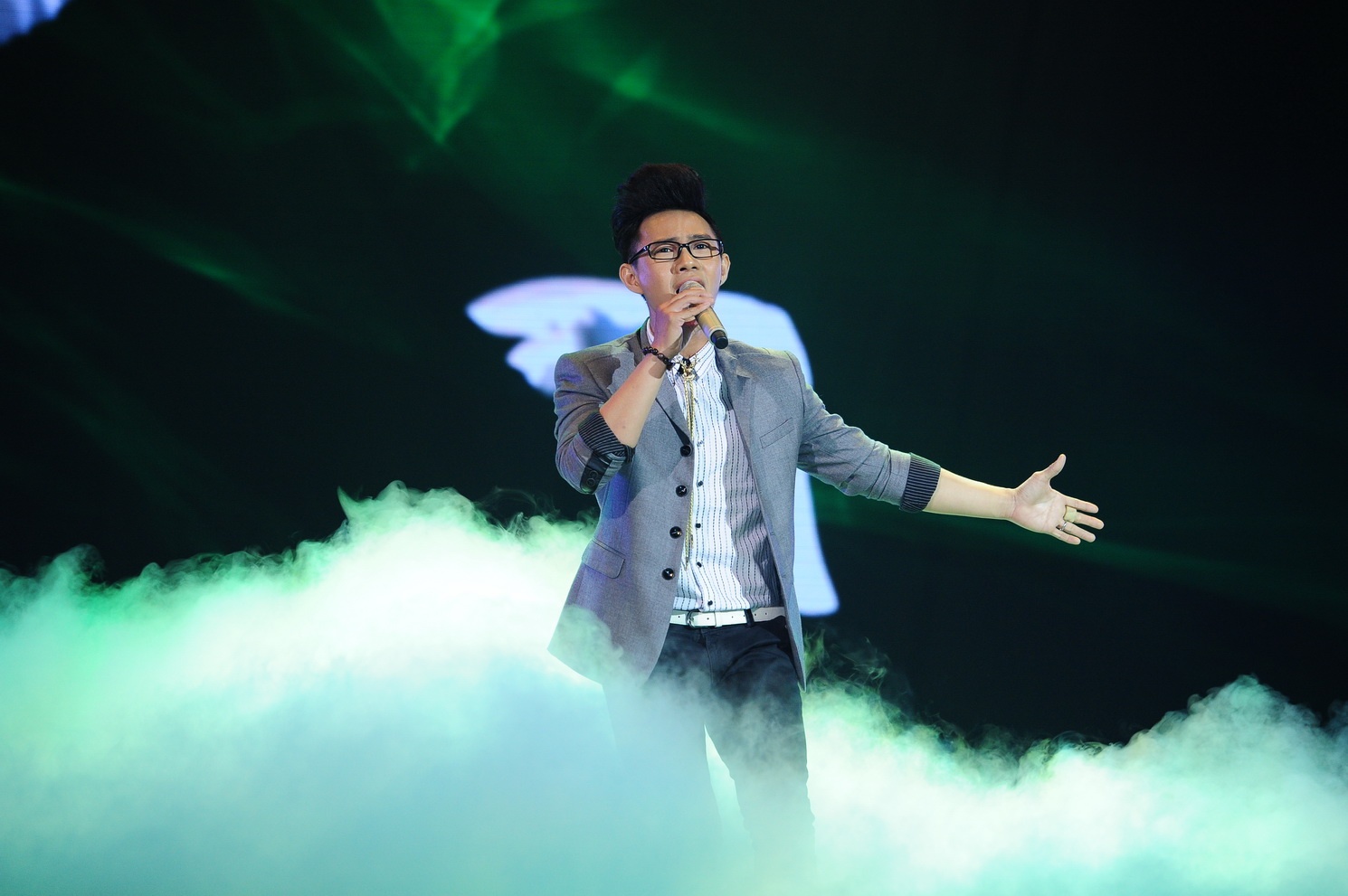 Ba trận đối đầu không tạo được ấn tượng đẹp vô tình khiến cho cặp đôi Hoàng Tuấn – Nam Hương có trận đấu khá sạch sẽ, không bị ảnh hưởng bởi các yếu tố ngoại cảnh nào. Hoàng Tuấn tự tin nắm chắc phần thắng trong tay vì ca khúc Mãi mãi được anh thể hiện khá tốt. 