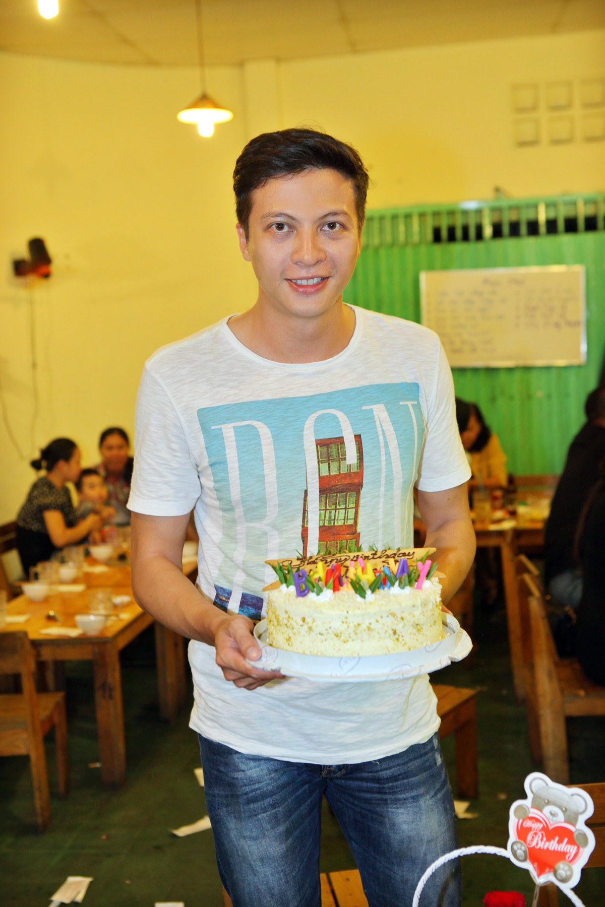 Phan Như Thảo cảm động và chia sẻ đây là buổi sinh nhật để lại ấn tượng nhất từ trước đến nay. Tham gia buổi tiệc còn có sự tham gia của ê kíp đoàn phim và các diễn viên như: Dương Hoàng Anh, Kiều Mai Lý và Hải Lý.