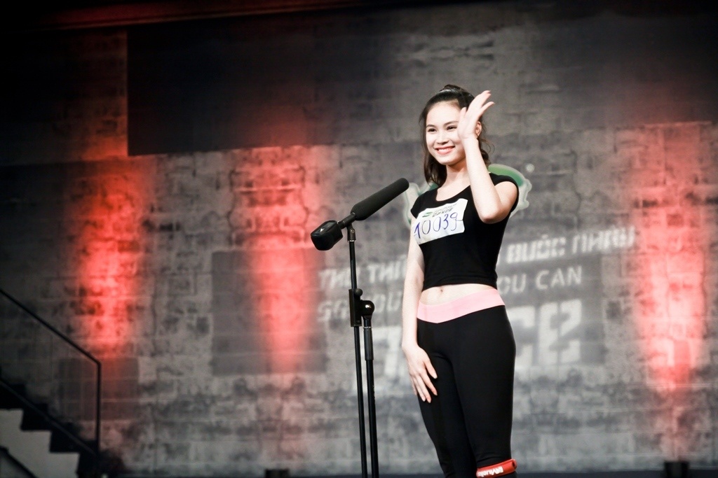 Tuy nhiên, bất ngờ đã xảy ra, chính Bích Ngọc là người nói lời rút lui trên sân khấu của chương trình. Cô chia sẻ: “Tôi đã được cháy hết mình trên sân khấu, nhưng mà vì lý do sức khỏe và hạn chế của chấn thương nên tôi tôn trọng quyết định của ban giám khảo cũng như sự lo lắng của anh John Huy. Tôi xin dừng cuộc chơi ở đây. Tôi gửi lời cám ơn đến anh Chí Anh, anh Viết Thành. Tuy dừng lại ở đây, tôi vẫn sẽ yêu, đam mê nghệ thuật bằng cách của riêng, tôi sẽ truyền đạt kinh nghiệm đến các bạn trẻ. Chúc tất cả các thí sinh cháy hết mình với đam mê nghệ thuật các bạn lựa chọn”.