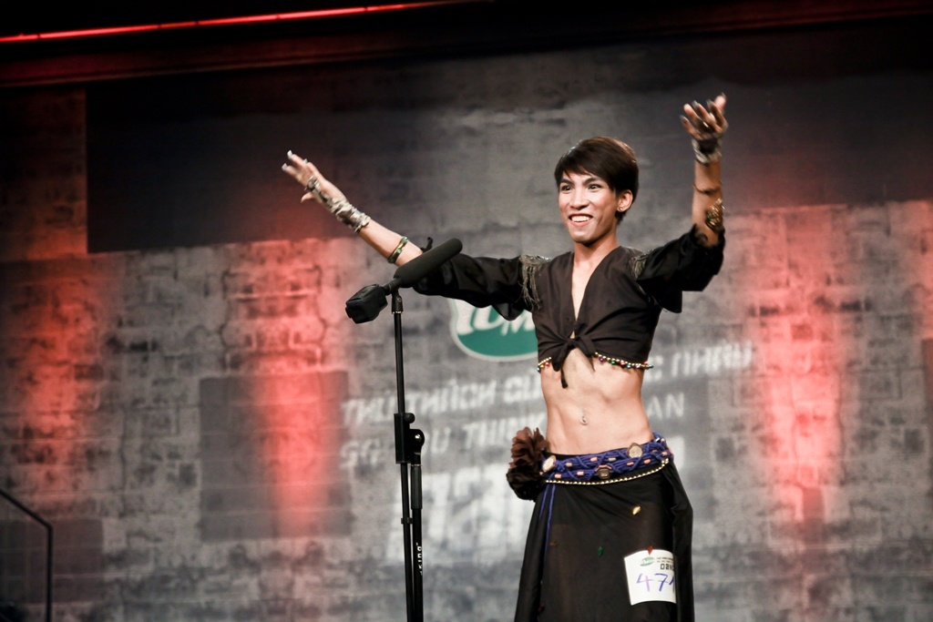 Vũ công bellydance Đỗ Trọng Hùng (khu vực Hà Nội) có biệt danh “siêu mỏng” không còn xa lạ với khán giả ở 2 mùa trước. Múa bụng tuy quen, nhưng cũng có thể lạ đối với thí sinh đặc biệt này. Giám khảo Chí Anh cảm thấy bị “hoa mắt” và kiện tướng dancesport cũng không ngần ngại lên sân khấu để thử sức với Trọng Hùng. Ở 2 mùa trước, Trọng Hùng không vượt qua được vòng tuyển sinh nhưng lần này thì khác, tấm vé bán kết là phần thưởng xứng đáng cho quyết tâm của anh trong suốt năm qua.