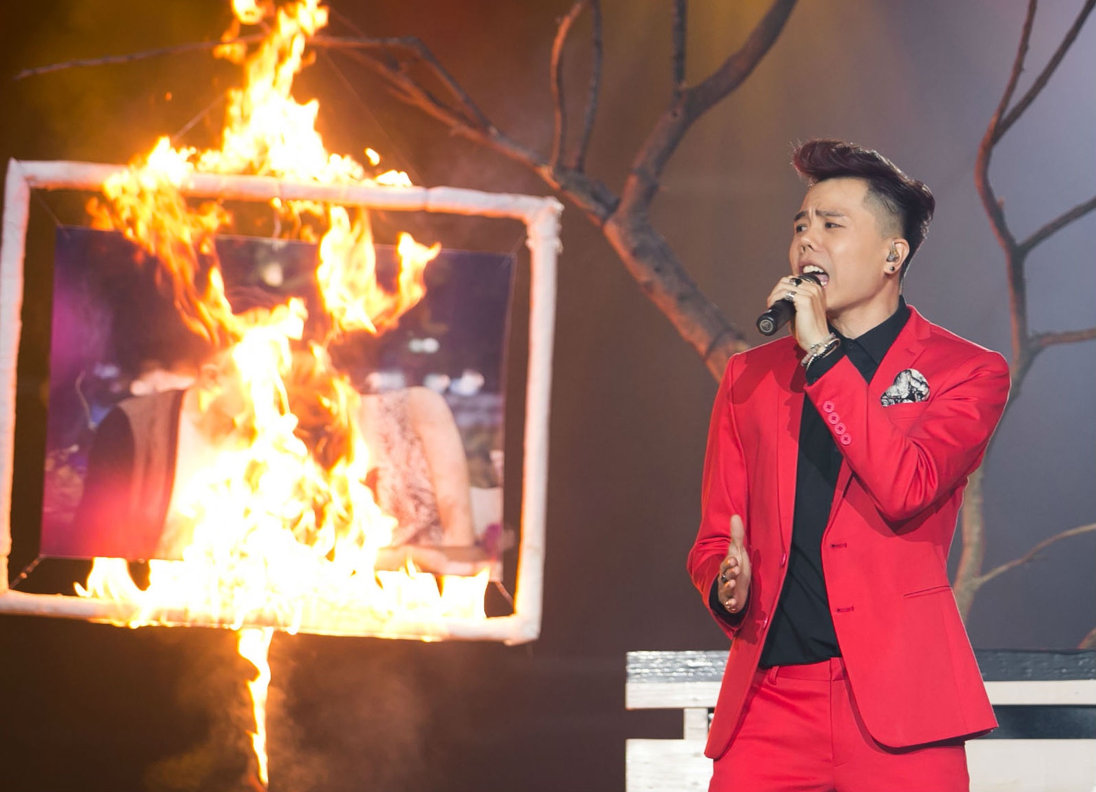 Su co nho doi cua Trinh Thang Binh khi bi chay hinh anh