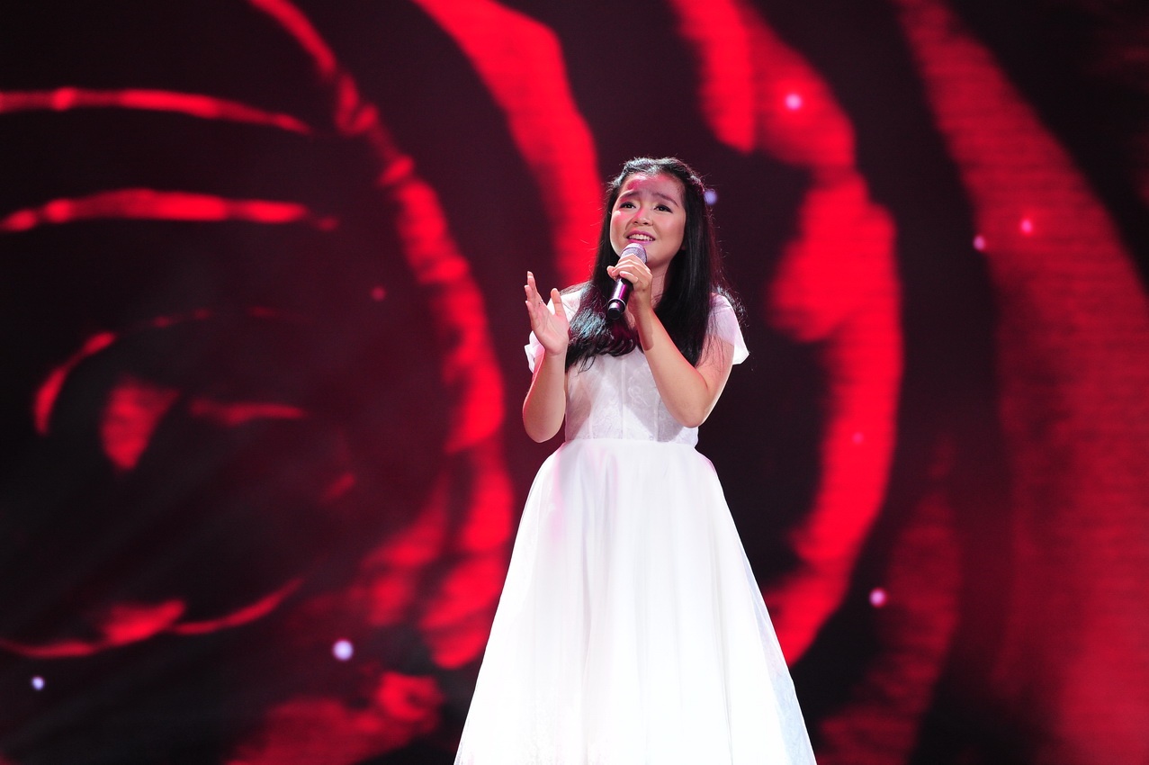 Ngoại hình và giọng hát của Lan Anh dừng