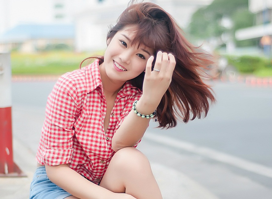 Nghe single Chao ngay moi cua Hoang Yen hinh anh