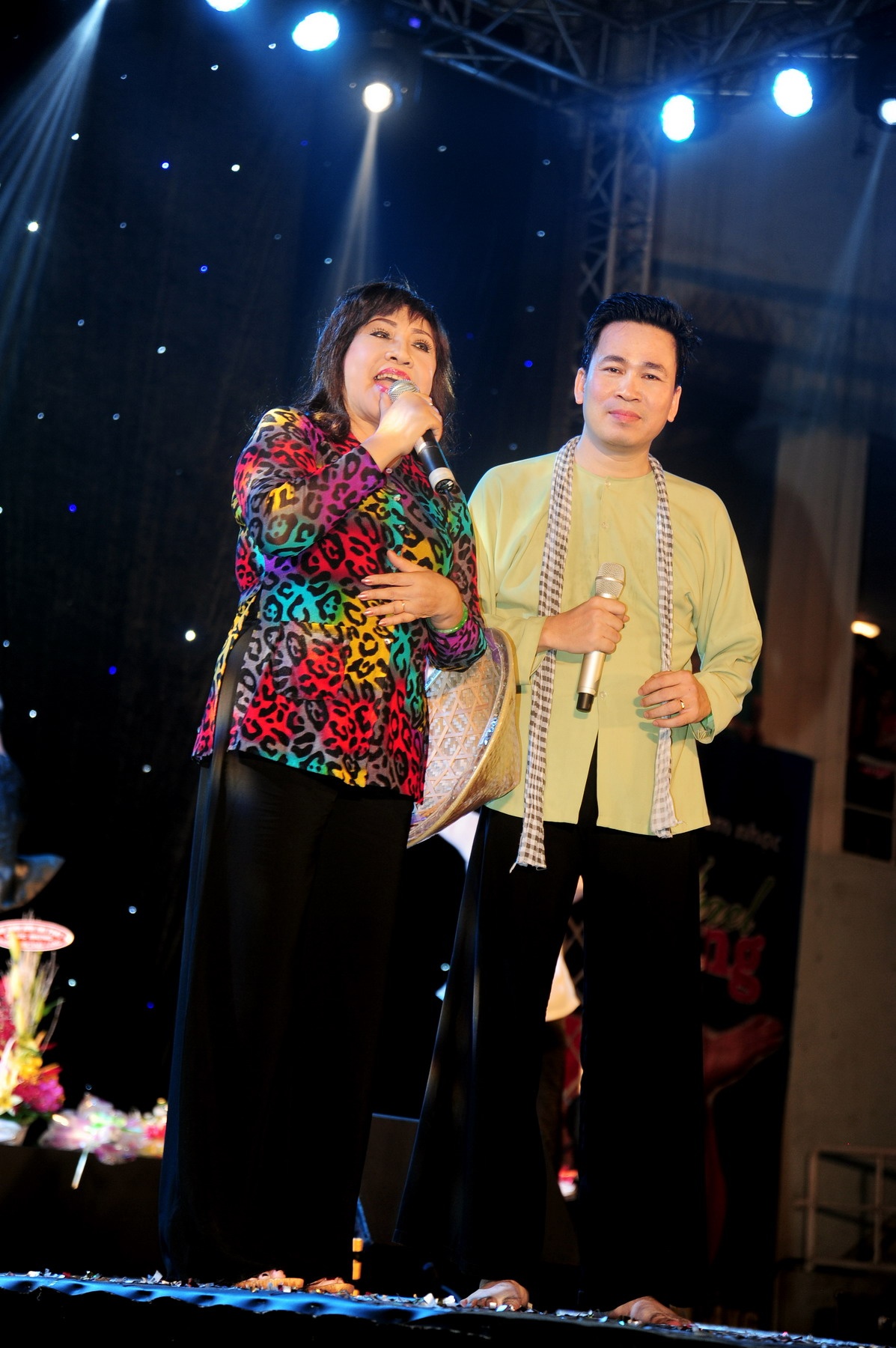 Nói về NSND Lệ Thủy, người ta sẽ nhắc ngay đến một giọng hát lanh lảnh, trong trẻo, vang rền và luôn giữ được nét giản dị, mộc mạc. Và tất nhiên, khán giả được thưởng thức bài ca vọng cổ Dòng sông quê em.