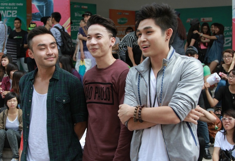 S.T cua nhom 365 danh le di thi nhay hinh anh
