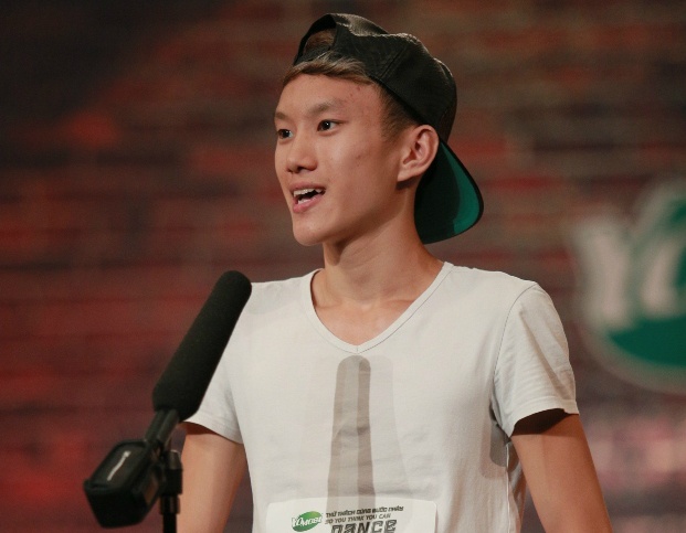 Chang trai lai Phap gay xuc dong vi can benh quai ac hinh anh