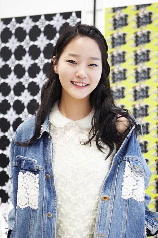 Ở cuộc sống thường nhật, Hyoni sở hữu phong cách trẻ trung và xinh xắn đậm chất Hàn.