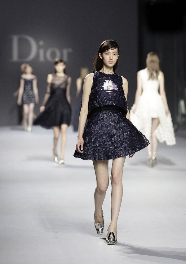 Yoo Gian trên sàn diễn Dior.