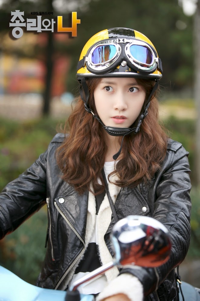 Trong phim, Yoona đóng cặp với nam diễn viên Lee Bum Soo, người có số tuổi gấp đôi tuổi mình nhưng họ vẫn tạo nhiều hiệu ứng màn ảnh tuyệt vời.