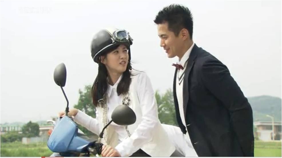 Trong Secret Agent Miss Oh, cô nàng cảnh sát Oh Ha Na (Lee Soo Kyung) có nhiều cảnh quay với chiếc xe màu xanh dương nhạt.