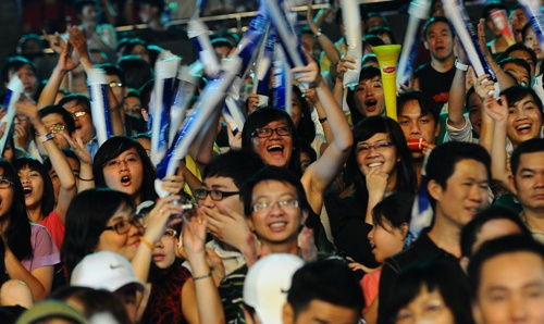 Dat hang nghe... vo tay thue hinh anh