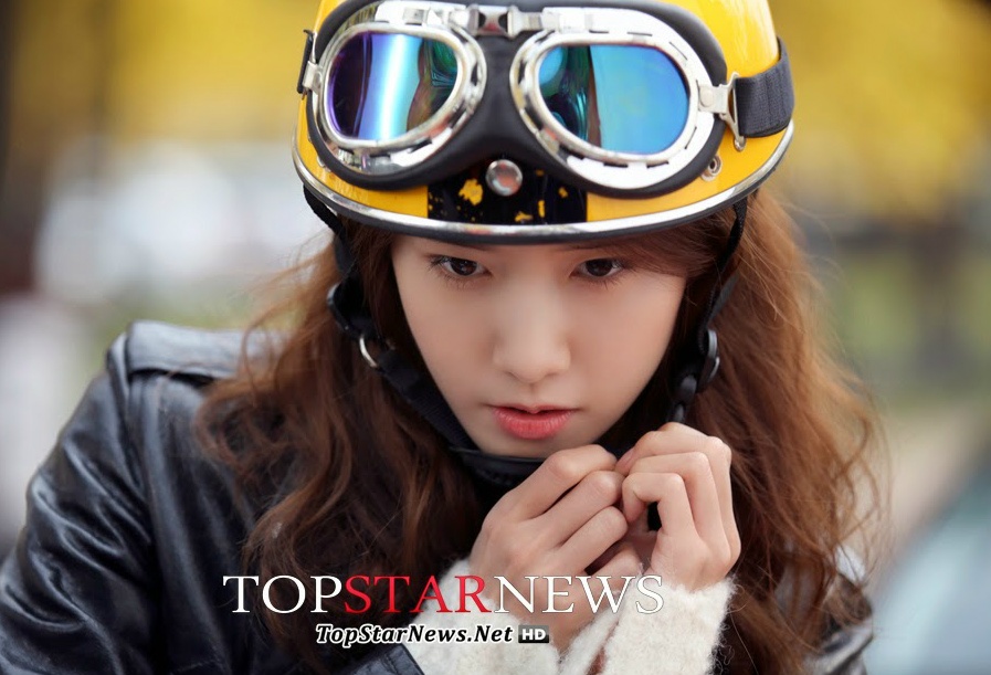 Sao Han dang yeu khi lai xe may trong phim hinh anh