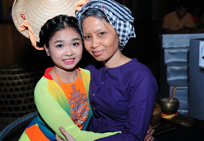 Cam Ly hoa ba ngoai can coi, gia nua cua Thien Nhan hinh anh