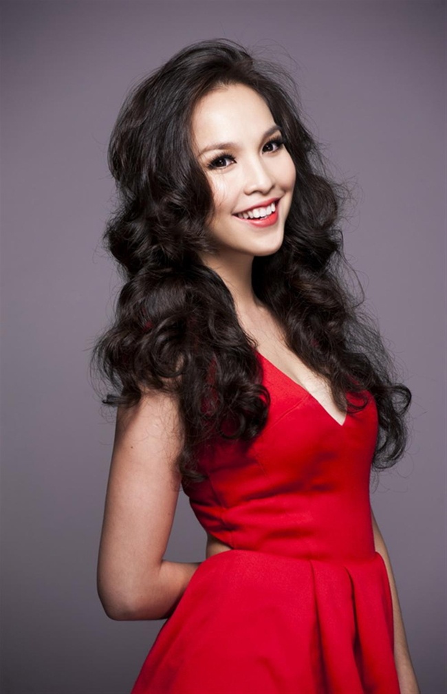 Ai nấy cũng phải trầm trồ trước sự trẻ trung và xinh đẹp của Hiền Thục.