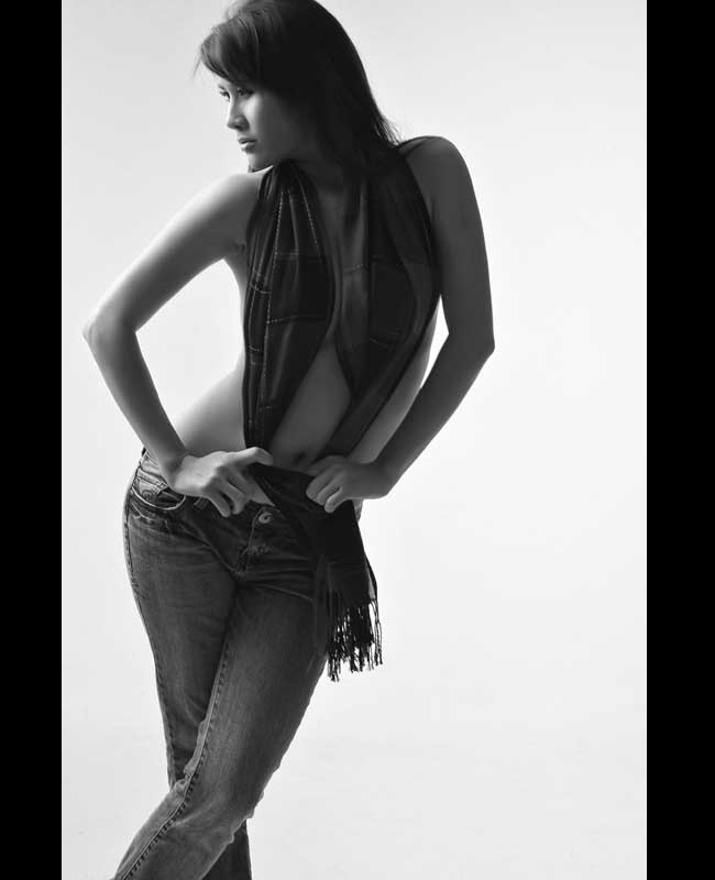 Nữ diễn viên vẫn duy trì được vóc dáng gợi cảm.