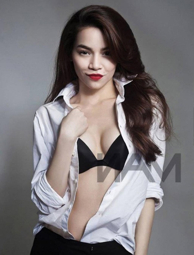 Hình ảnh khoe nội y gây sốt của nữ ca sỹ quê Quảng Bình cách đây không lâu.