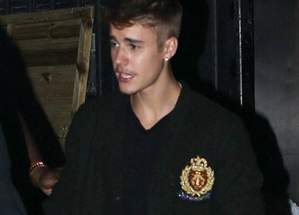 Vua chia tay Selena, Justin lai di bar cung gai la hinh anh