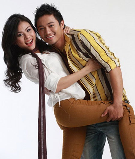 Không thể phủ nhận sức hút của cặp đôi Quý Bình – Vân Trang trong bộ phim đầy lôi cuốn với nội dung chặt chẽ và dàn sao nổi tiếng. Sau này cả 2 tiếp tục hội ngộ trong phim Sông dài với số phận và tính cách hoàn toàn khác biệt.