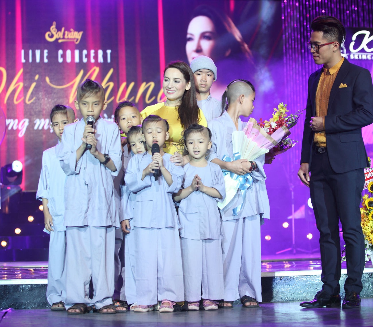 Hơn 20 năm ca hát, chỉ trong một đêm nhạc không thể khái quát đủ chặng đường gian nan ấy. Nên Phi Nhung và người hâm mộ của cô mong mỏi thêm một lần nữa, ở một không gian khác, cô sẽ hát cho khán giả nghe nữa.