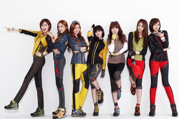 T-ara (Hwayoung đứng ngoài cùng bên trái).