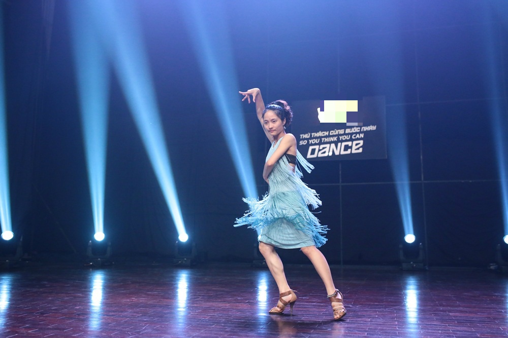 Thể loại dancesport có Nguyễn Thu Hiền - Phạm Đức Tiến - Chu Lê Vi Anh. Trong đó Thu Hiền luôn được khen ngợi khi có phong thái và biểu cảm tốt. Nếu như trước đây, cô gái này không dám đăng ký dự thi vì sợ thua thì năm nay đến với Thử thách cùng bước nhảy, Thu Hiền đã vượt qua bản thân để tự tin hơn.