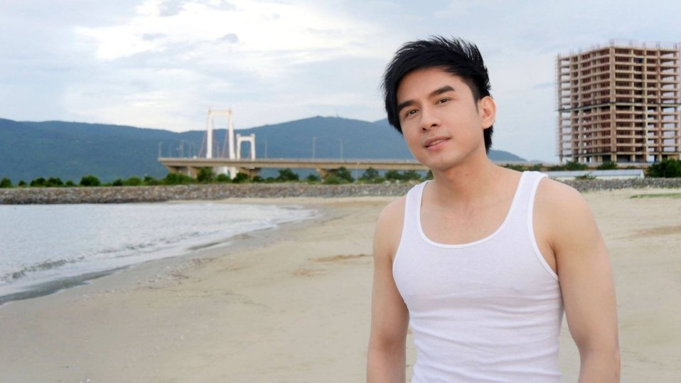 Dan Truong khoe bung thon gon o tuoi gan 40 hinh anh