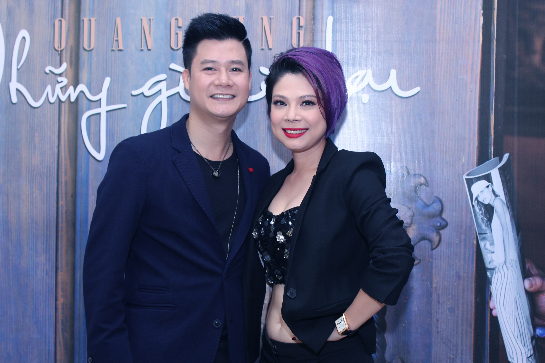 Chiều 14/10, Quang Dũng tổ chức buổi họp báo giới thiệu album Những gì còn lại. Tuy nhiên, vừa trở về sau chuyến lưu diễn ở châu Âu nên nam ca sĩ điển trai “giao phó” mọi thứ cho Thanh Thảo. Giọng ca Người thứ ba có mặt từ rất sớm để lo toan cho buổi họp báo.